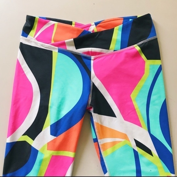 Fabletics Winn Printed PowerHold Popsicle Capri Leggings Size S - Picture 2 of 6